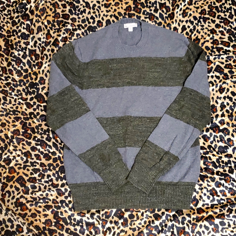 Gap sweater